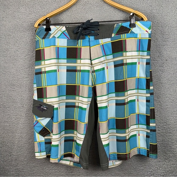 Maui & Sons Swim Mens 34 Blue Plaid 4 Way Stretch Black Shark Board Shorts Surf - Picture 1 of 12